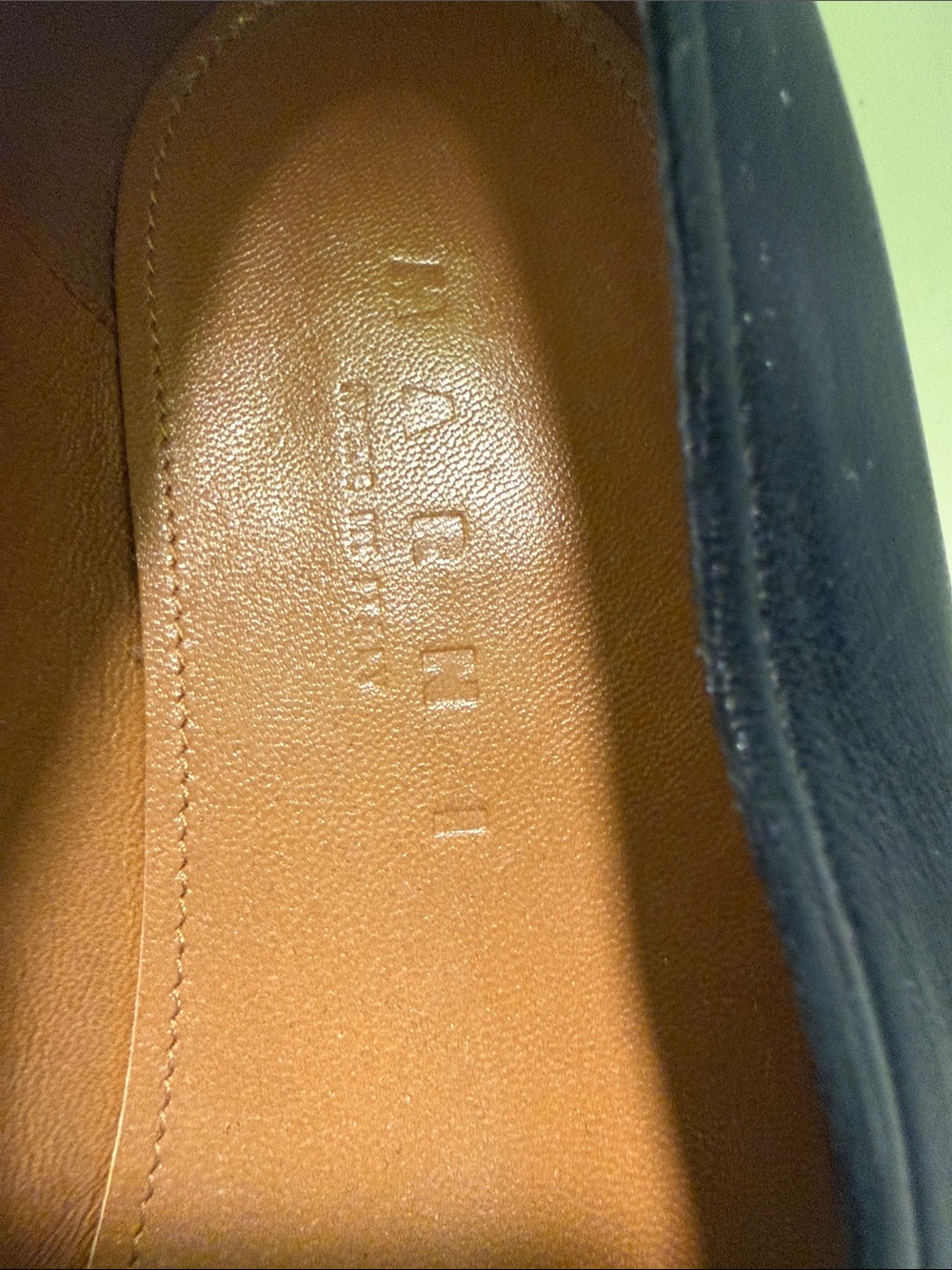 Like New! Marni Two-Tone Black & Ivory Pointed Leather Flats - Picture 2 of 4